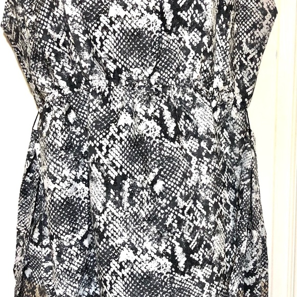 Motherhood maternity snakeprint ombré belted batwing blouse top size small - Picture 3 of 10